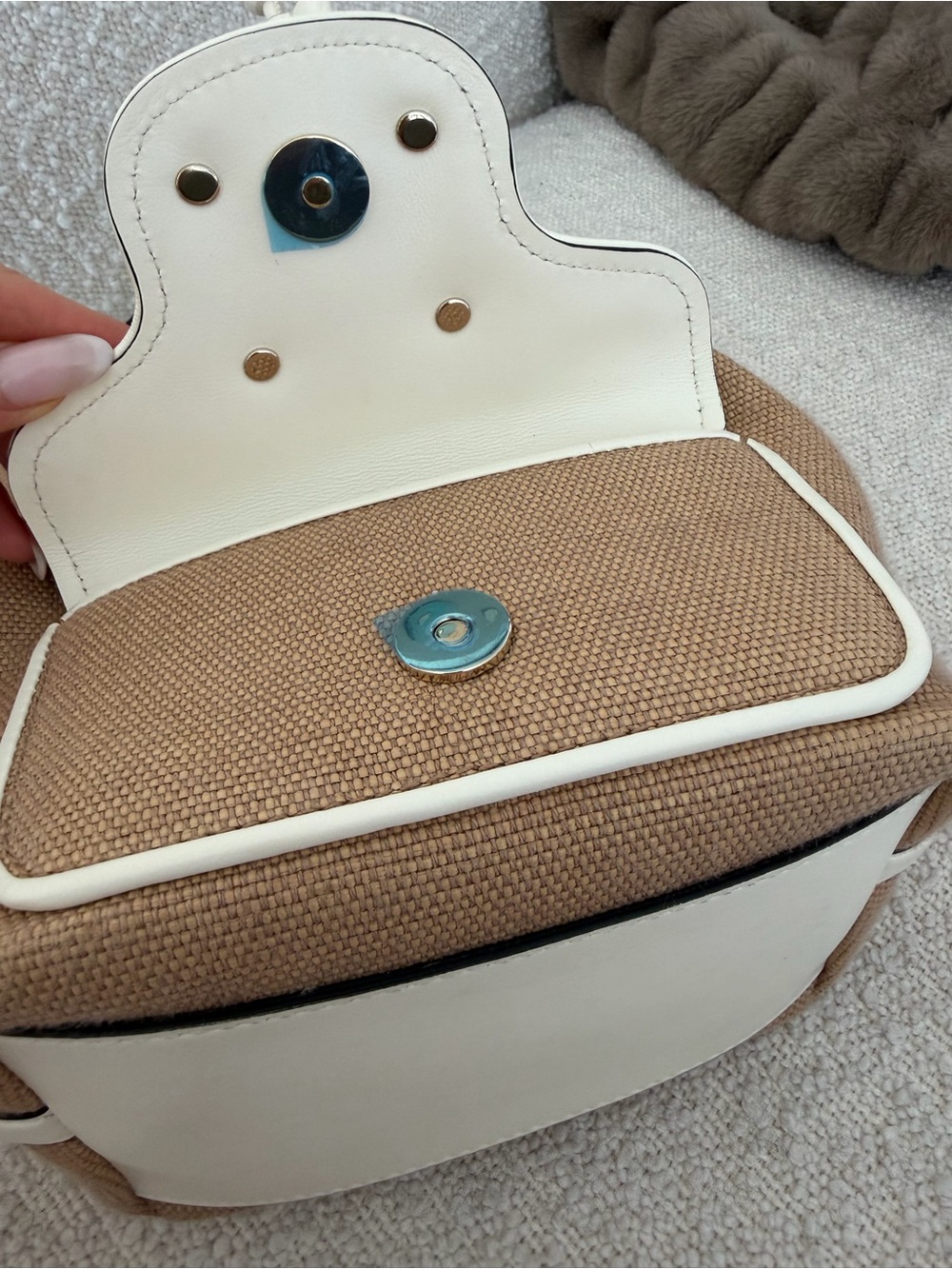 Valentino Garavani Locò Raffia Bucket Bag - Picture 9 of 13